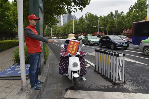 开展文明交通活动   助力文明城市建设——乐鱼平台-乐鱼(中国)一站式服务平台
积极开展“文明交通”志愿服务活动